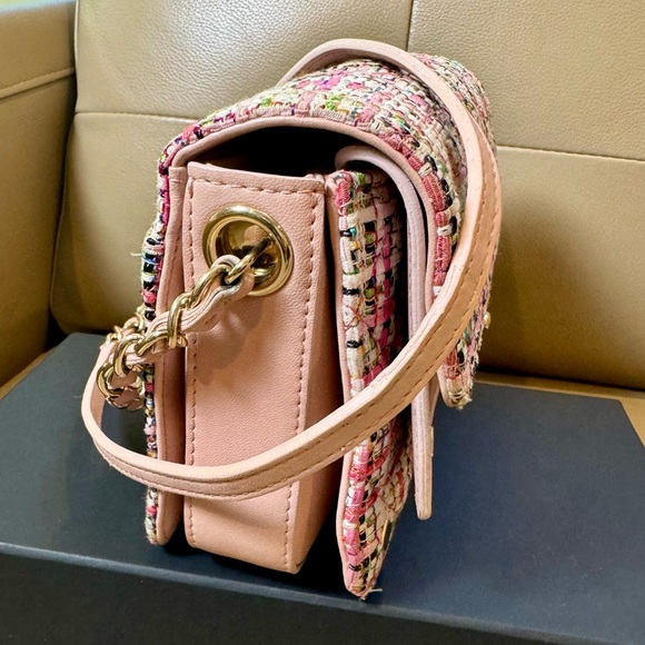 sold x Chanel Tweed & Pink Lambskin Classic Flap Bag - Picture 6 of 16